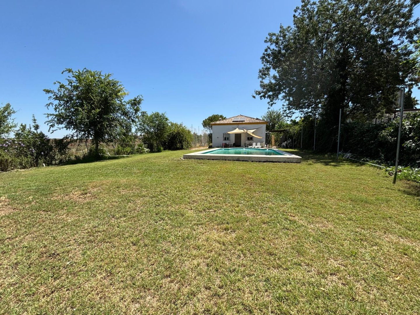 Finca · Las Cabezas de San Juan · 2 hab.